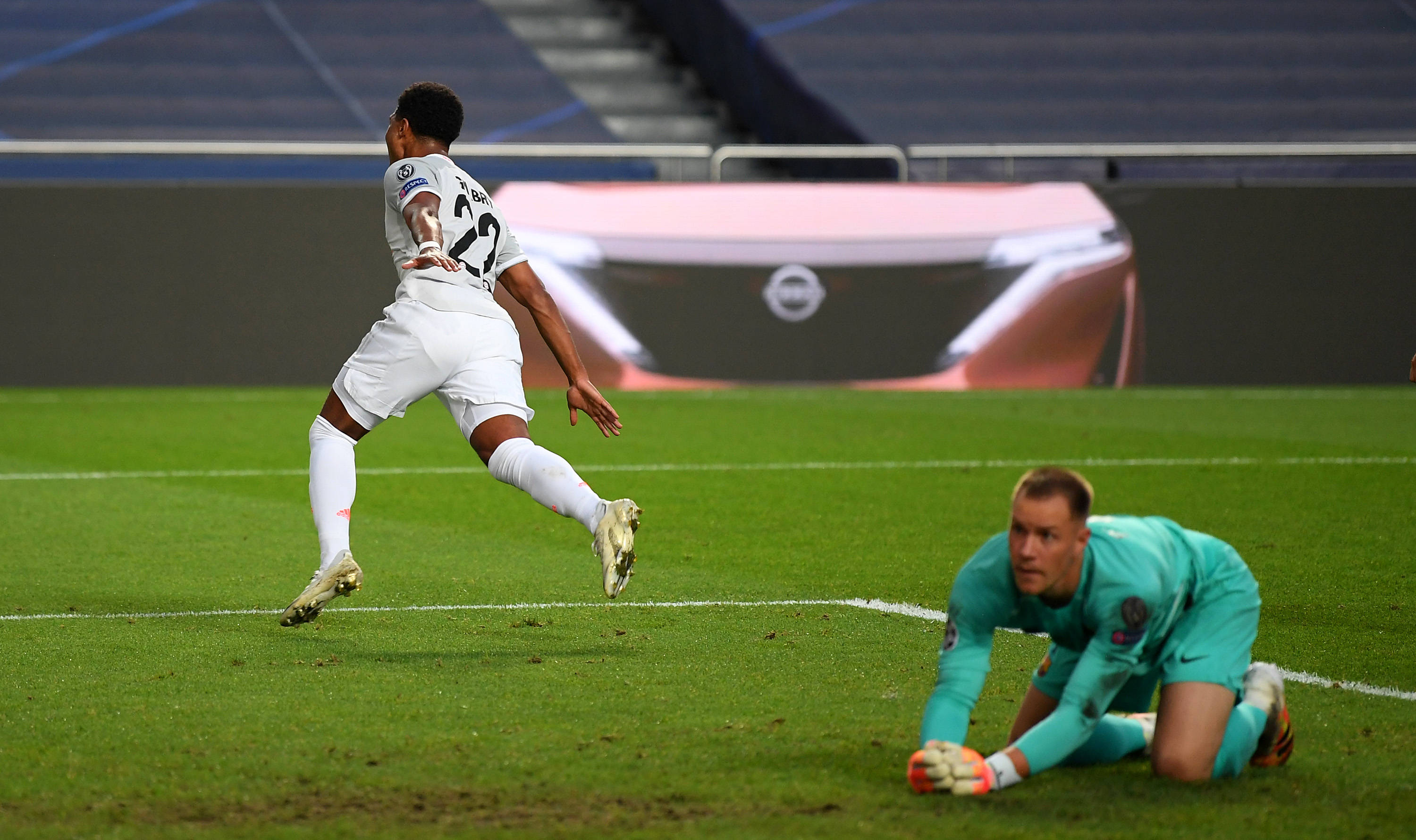 长沙勇胜跨年大战95比101惜败 汉普顿37分