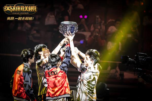 The MongolZ , Mouz , aurora , 和 Vitality 将参加 BLAST Bounty Fall 2025 LAN 决赛